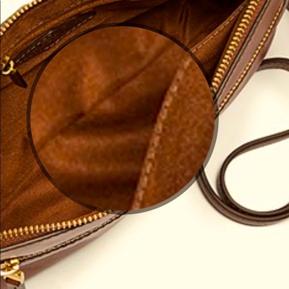 Fossil woman’s leather -large crossbody 2 side pockets adjustable strap. - Picture 5 of 5